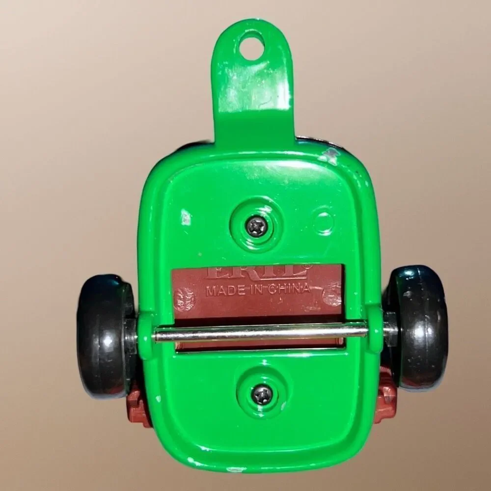 Ertl John Deere Plastic/Diecast Garden Trailer B1